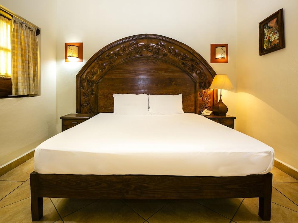 Hotel Casa Del Virrey & Suites มอเรเลีย ภายนอก รูปภาพ