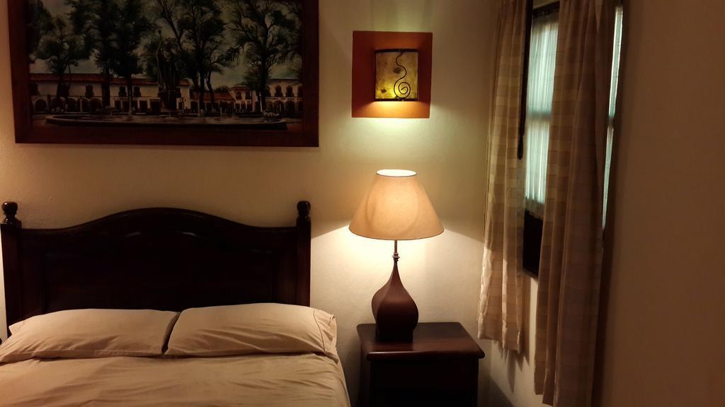 Hotel Casa Del Virrey & Suites มอเรเลีย ภายนอก รูปภาพ