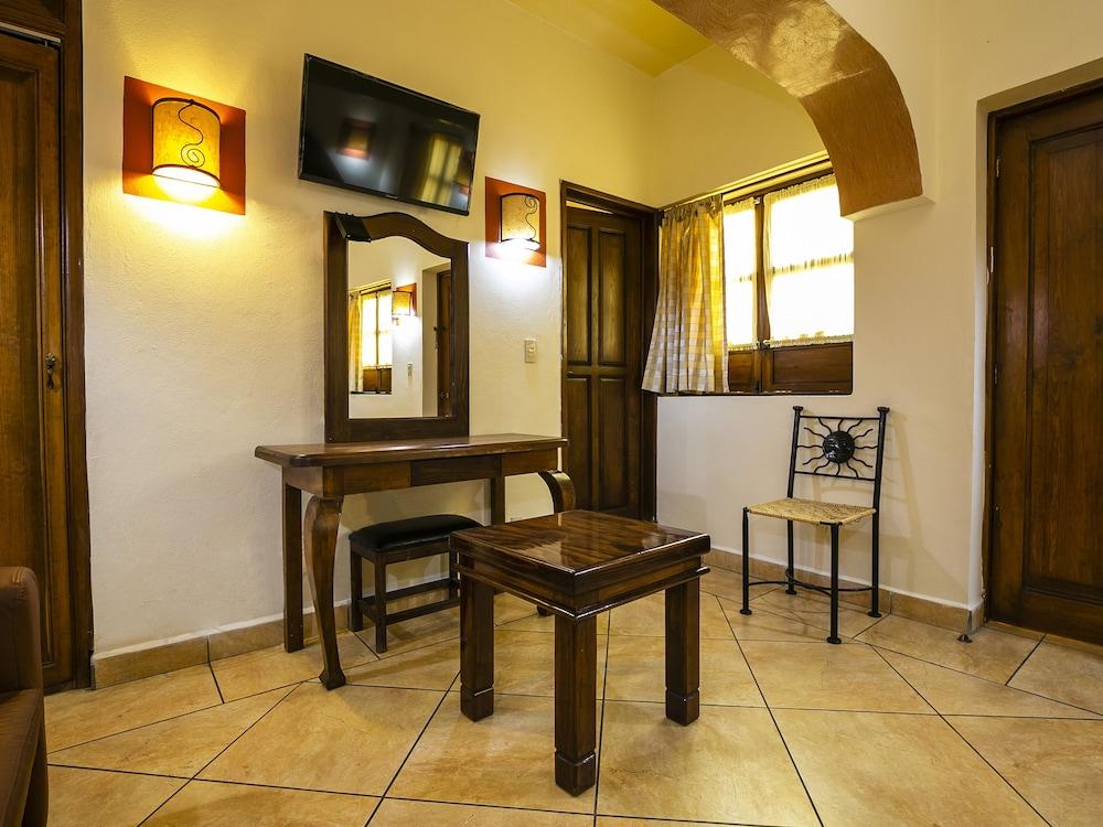 Hotel Casa Del Virrey & Suites มอเรเลีย ภายนอก รูปภาพ