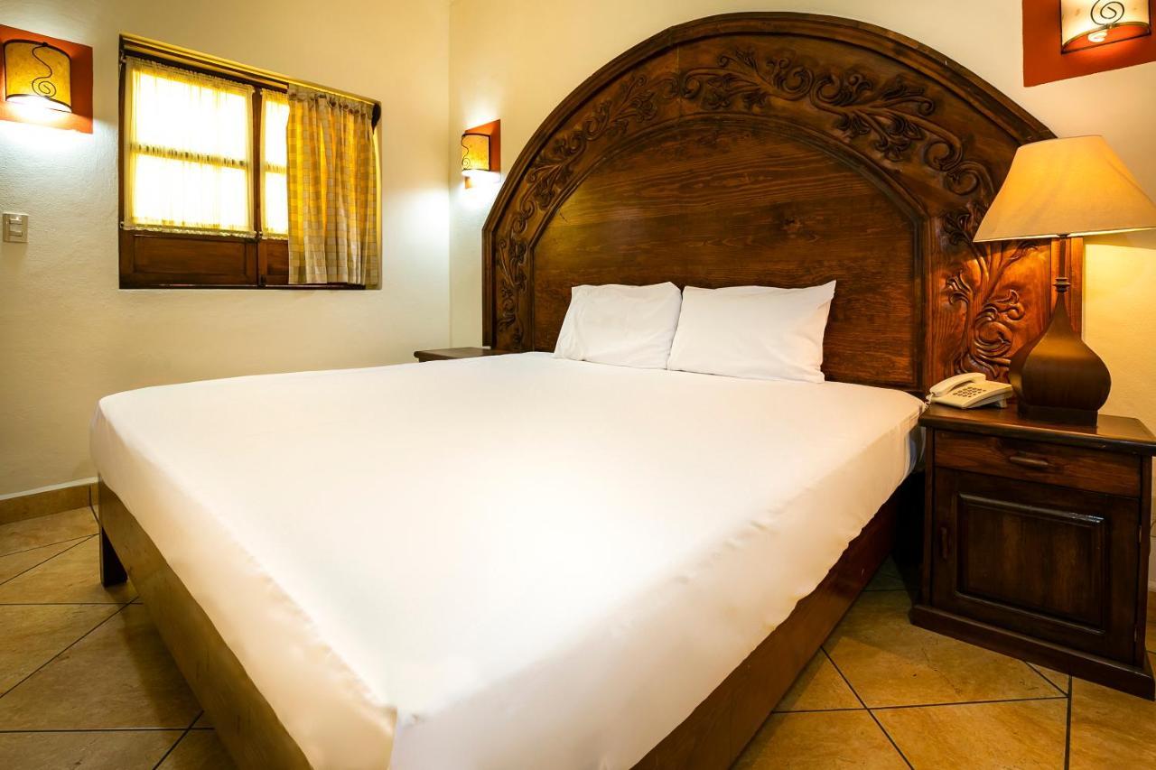 Hotel Casa Del Virrey & Suites มอเรเลีย ภายนอก รูปภาพ