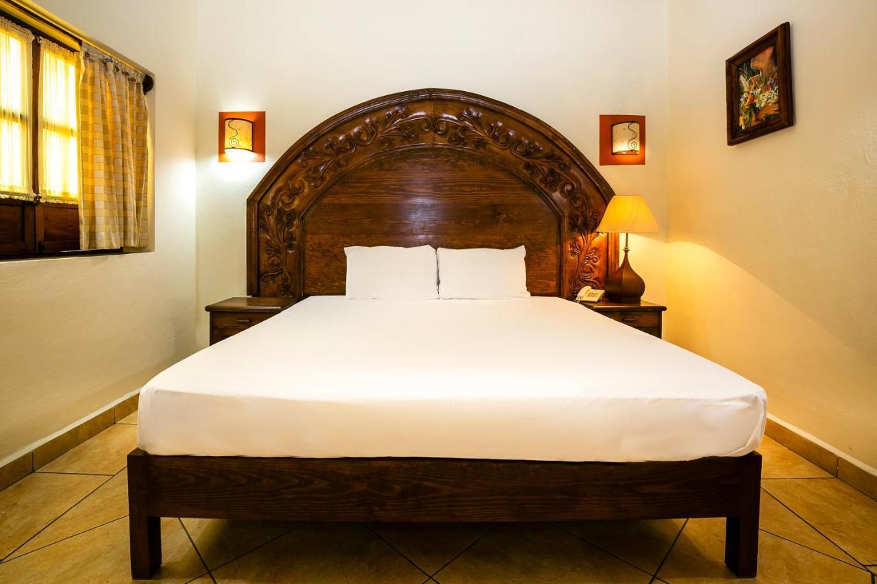 Hotel Casa Del Virrey & Suites มอเรเลีย ภายนอก รูปภาพ