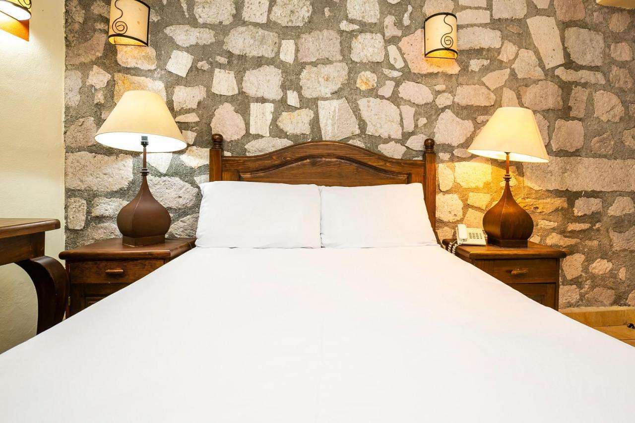 Hotel Casa Del Virrey & Suites มอเรเลีย ภายนอก รูปภาพ