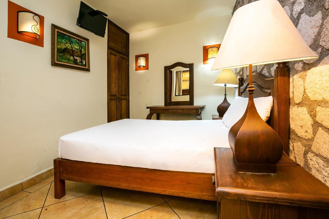 Hotel Casa Del Virrey & Suites มอเรเลีย ภายนอก รูปภาพ