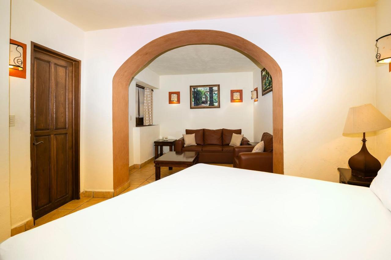 Hotel Casa Del Virrey & Suites มอเรเลีย ภายนอก รูปภาพ