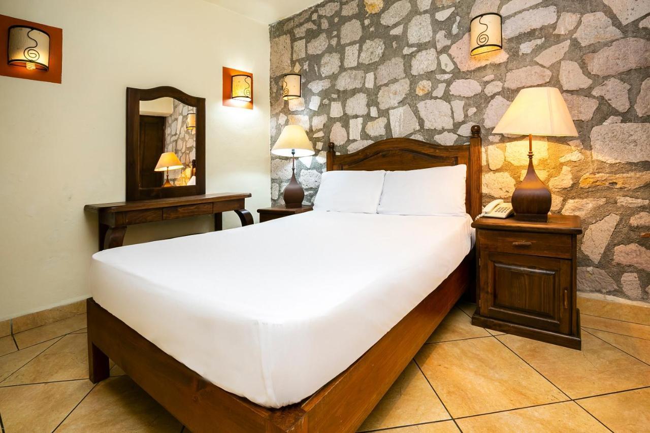 Hotel Casa Del Virrey & Suites มอเรเลีย ภายนอก รูปภาพ