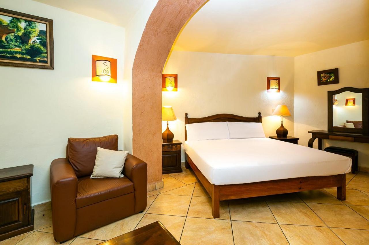 Hotel Casa Del Virrey & Suites มอเรเลีย ภายนอก รูปภาพ