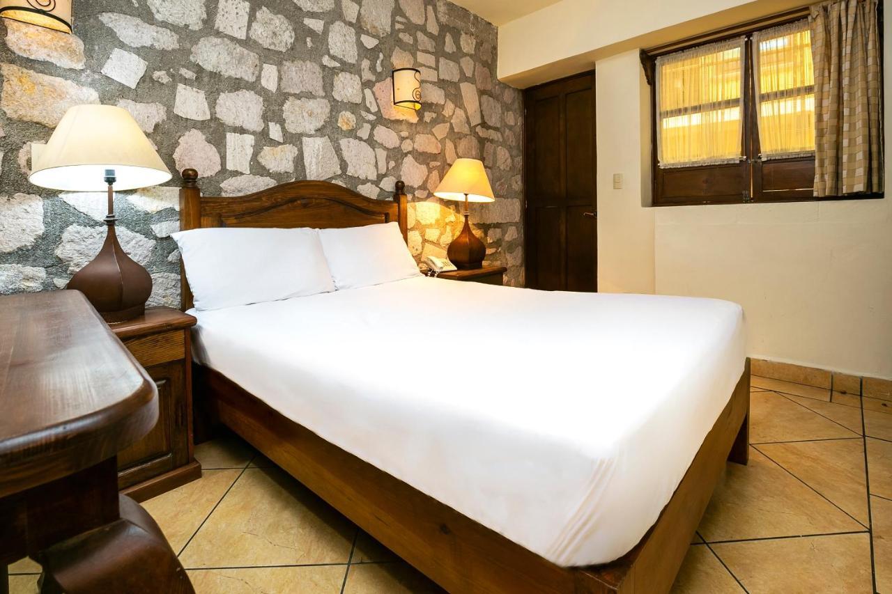 Hotel Casa Del Virrey & Suites มอเรเลีย ภายนอก รูปภาพ