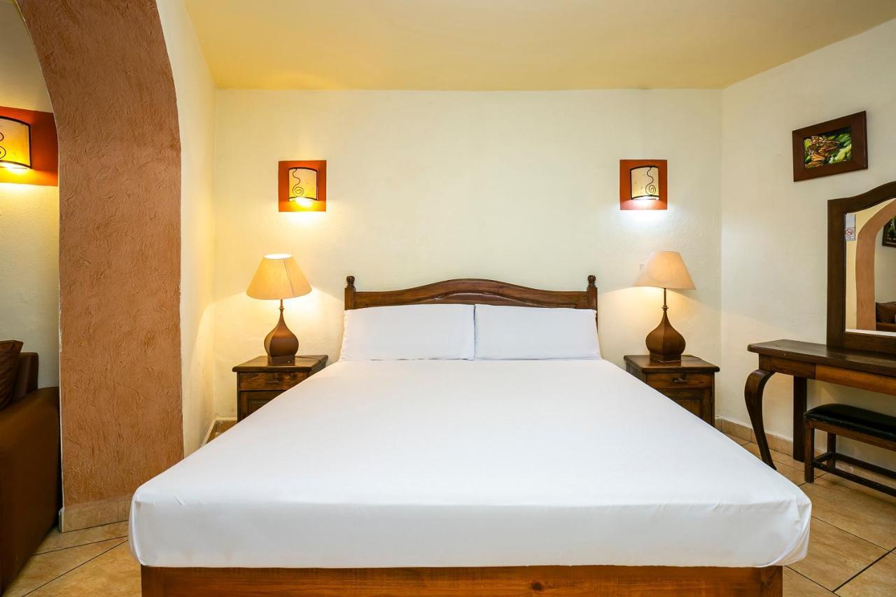 Hotel Casa Del Virrey & Suites มอเรเลีย ภายนอก รูปภาพ